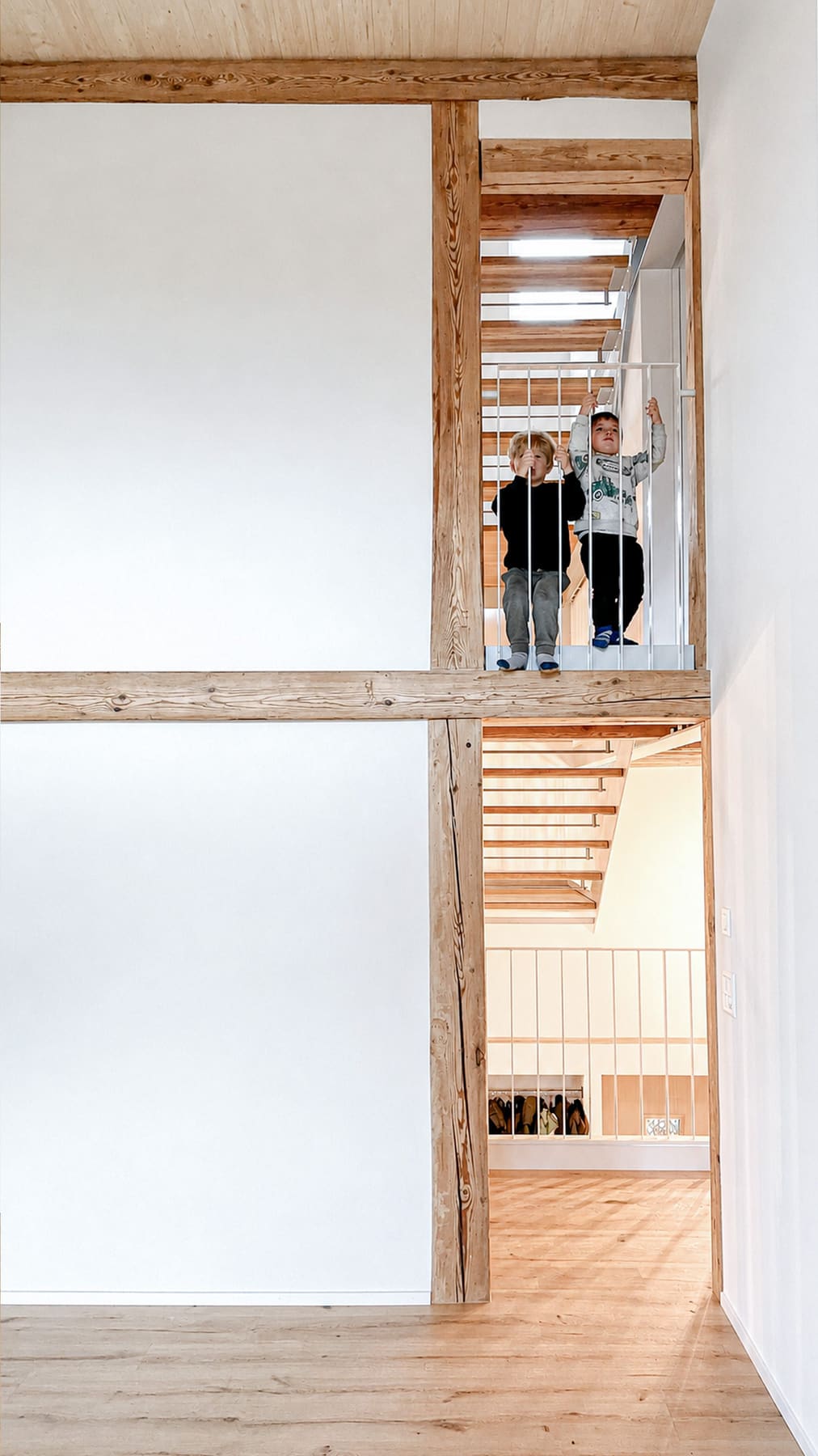 Ausgebautes Dachzimmer mit Lukarne und Tageslicht