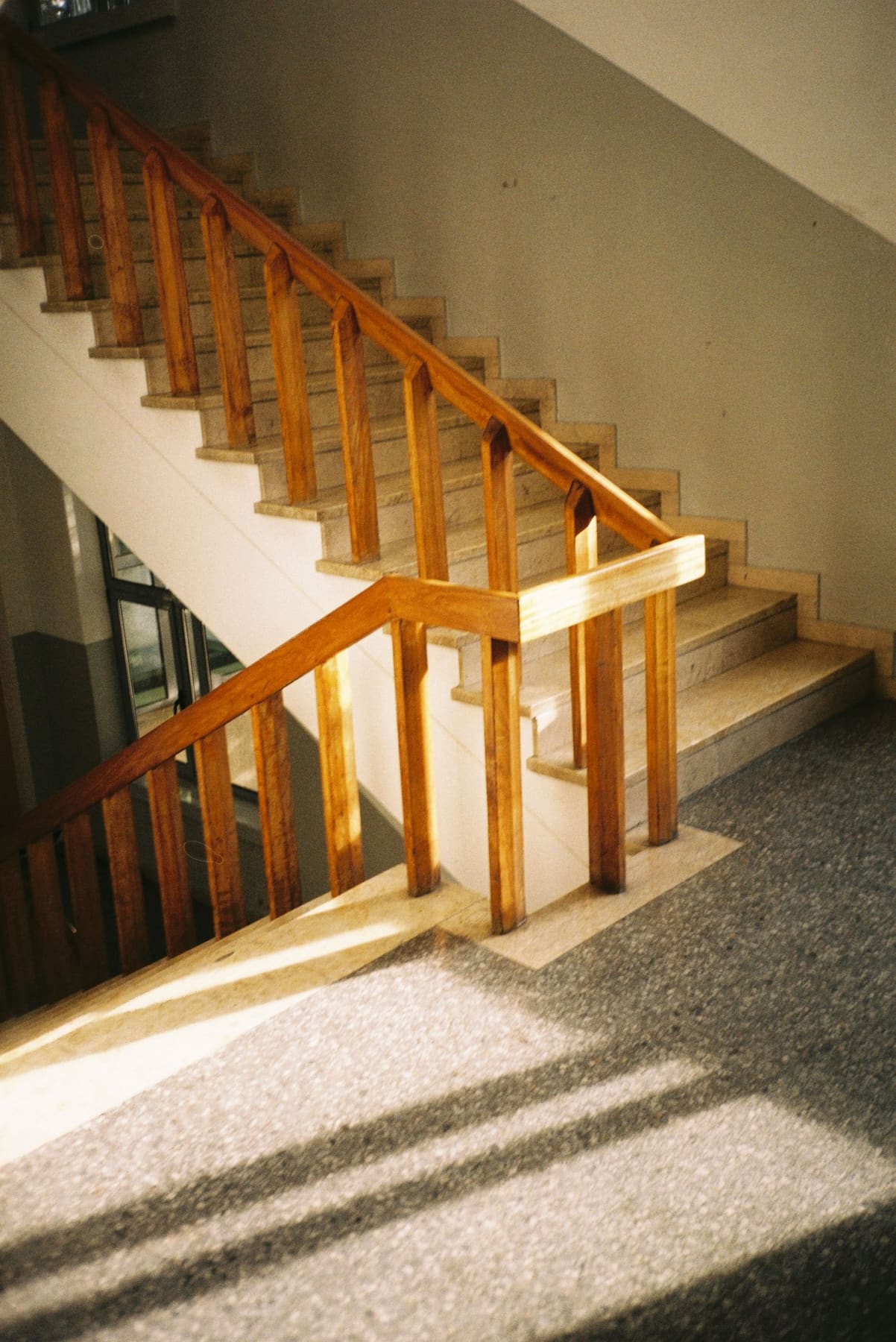 Holztreppe renovieren: Auffrischen statt ersetzen